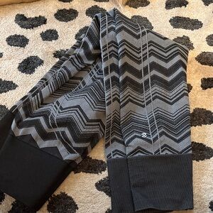 Chevron Patterned Black and Gray Leggings